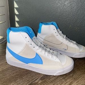 Blazer Mid 77